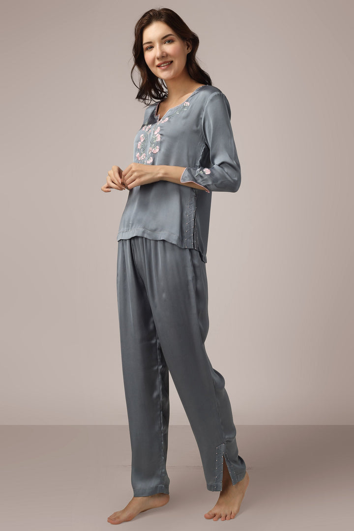 Mimi, Pyjama Suit