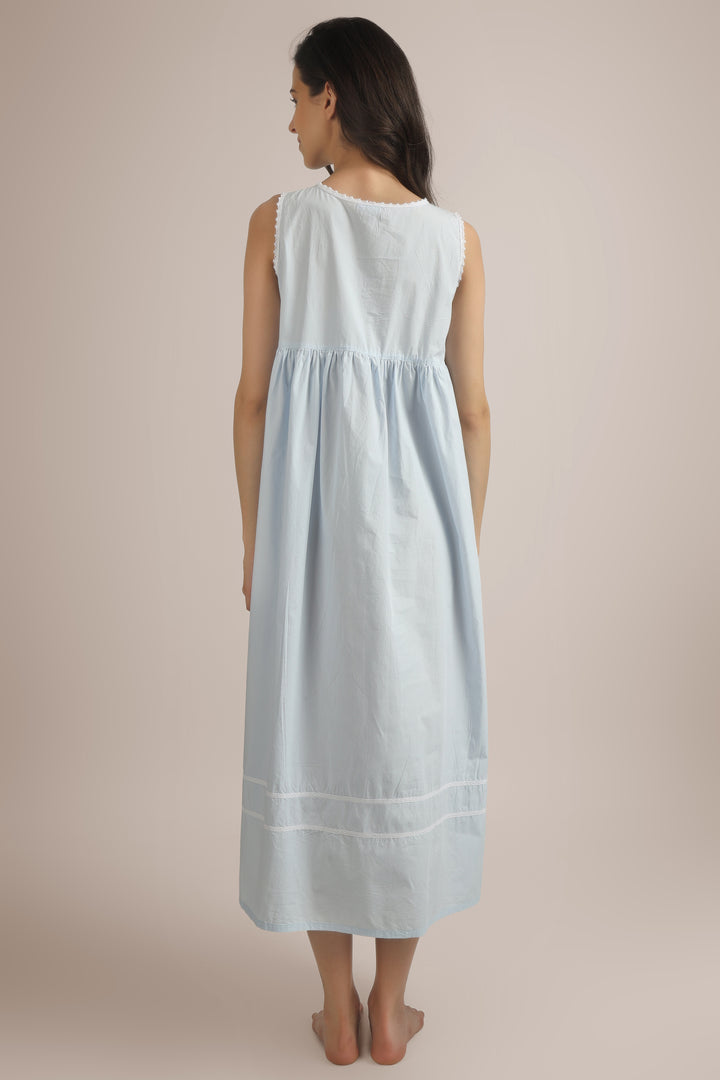 Ivana, Nightdress