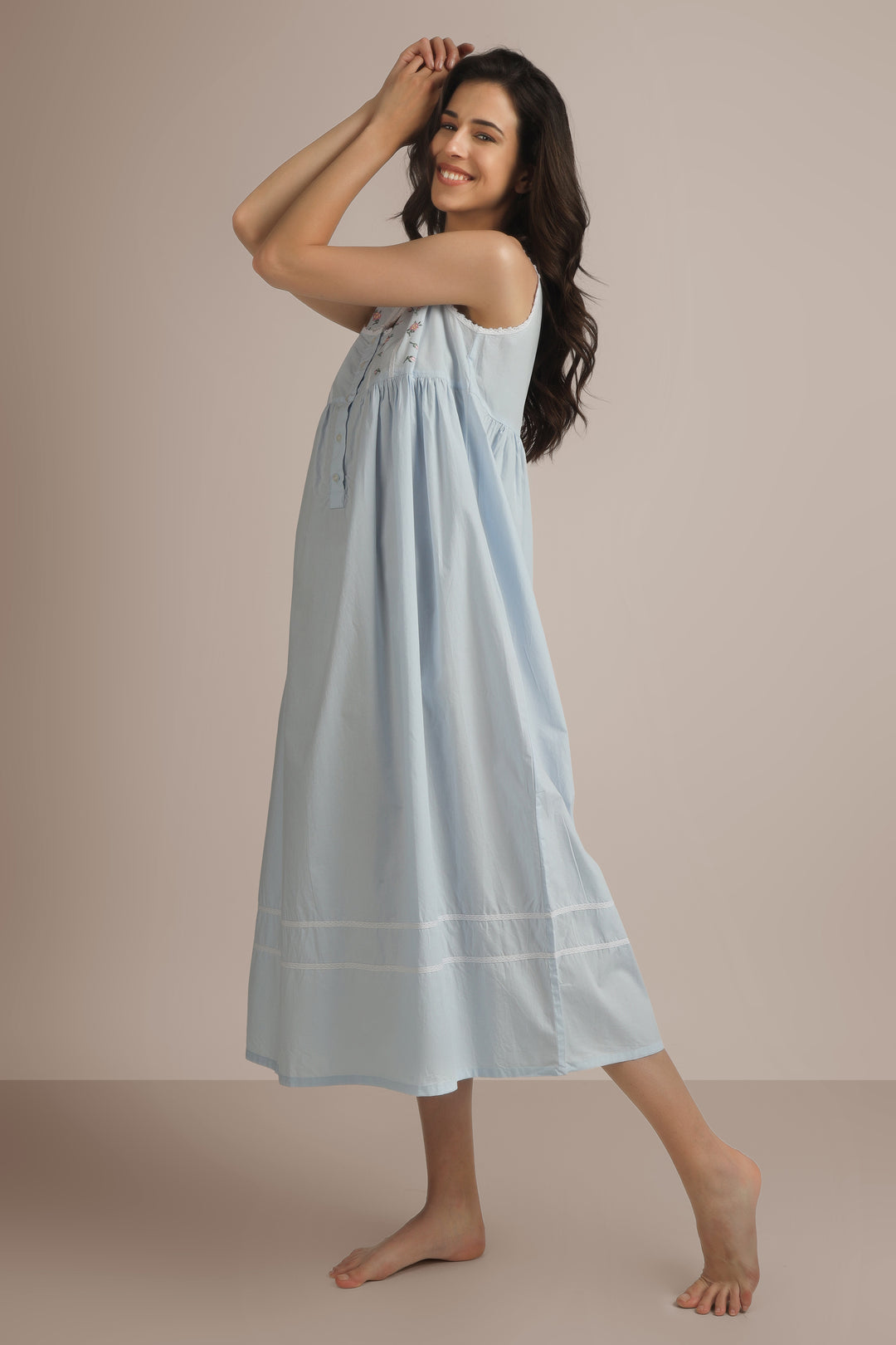 Ivana, Nightdress