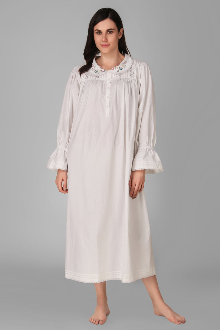 Julia, Nightdress