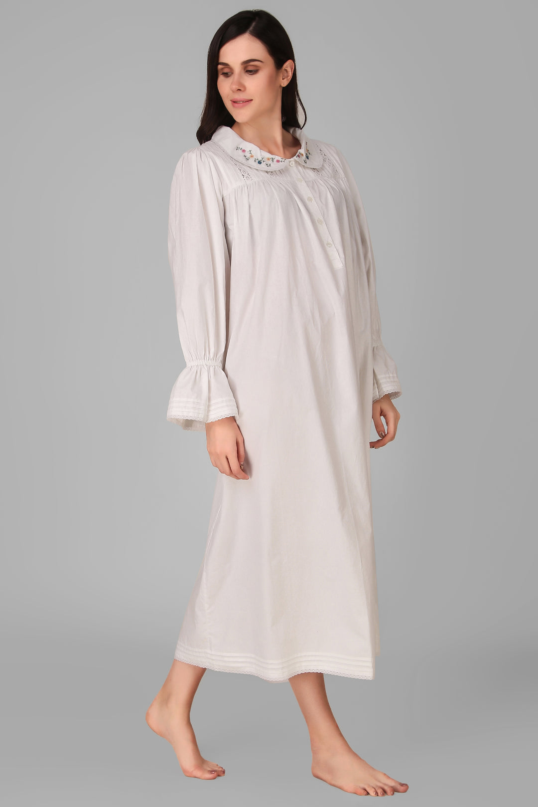 Julia, Nightdress