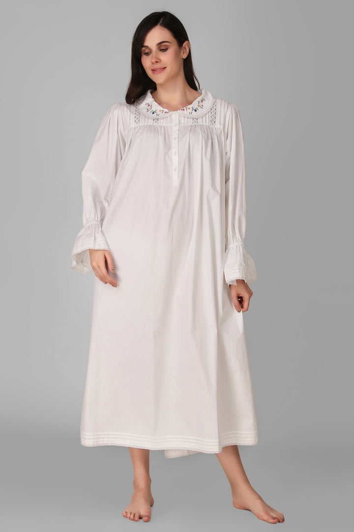 Julia, Nightdress